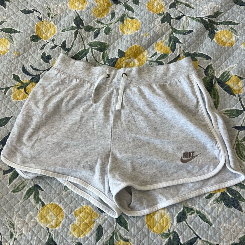Nike shorts🤍